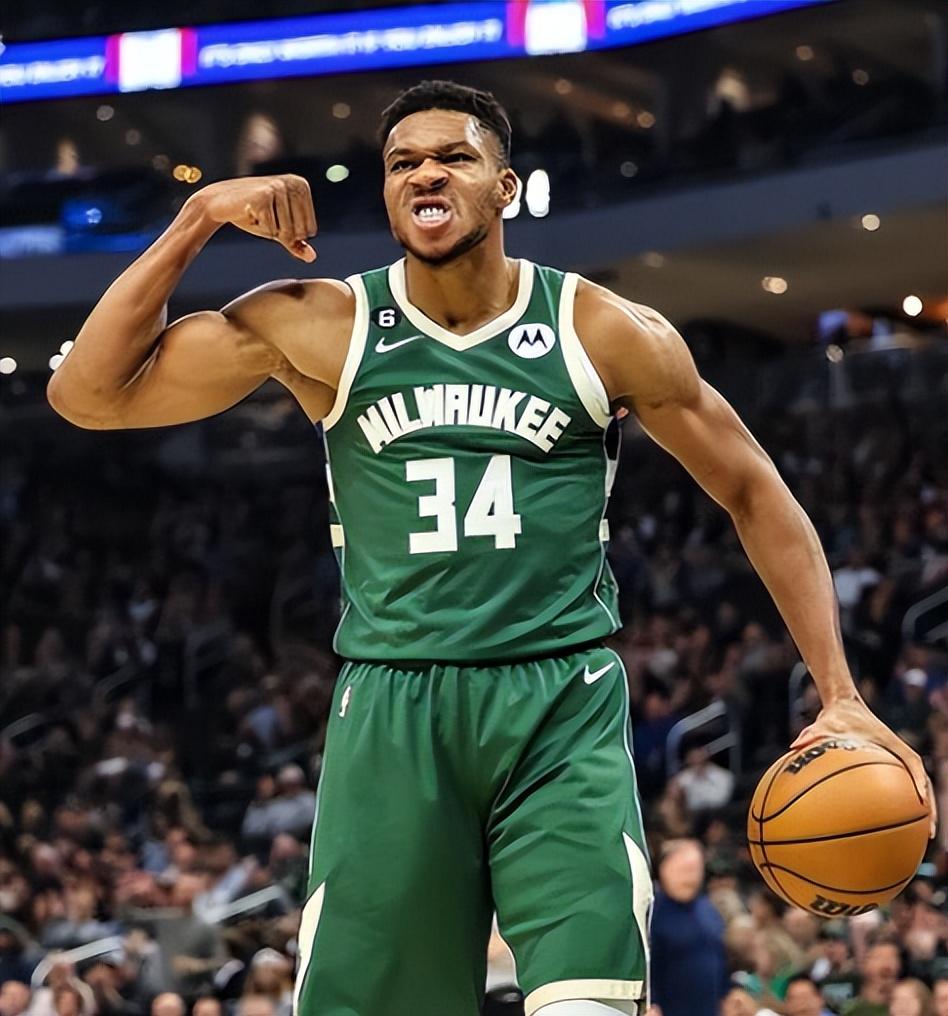 排面，泰州当地路牌上写着“苏超冠军城，泰州欢迎您”（泰州路牌打出“苏超冠军城，泰州欢迎您”，排面十足）