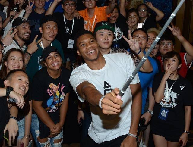 萨里：我们赢米兰是合理的；因西涅就像我儿子，俱乐部会决定（萨里：击败米兰合情合理；因西涅如我儿子，去留由俱乐部决定）