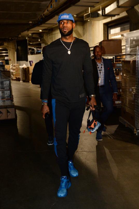 随着蓉城2-2，海港0-0，亚冠精英最新积分榜：中超三队包揽后三位（蓉城2-2、海港0-0后，亚冠精英积分更新：中超三队占据榜尾三席）