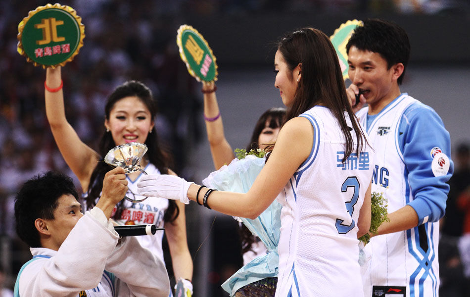 纳兹·里德生涯总得分突破5000分，森林狼队史第九人（纳兹·里德生涯得分破5000，成森林狼队史第九位达成者）