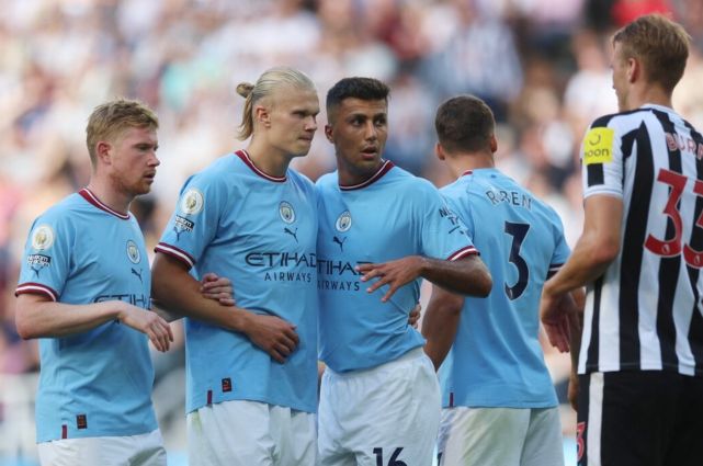 卡尔：我一直在提高右脚技术，能在17岁欧冠进球意义重大（卡尔：右脚能力持续精进，17岁欧冠破门意义非凡）