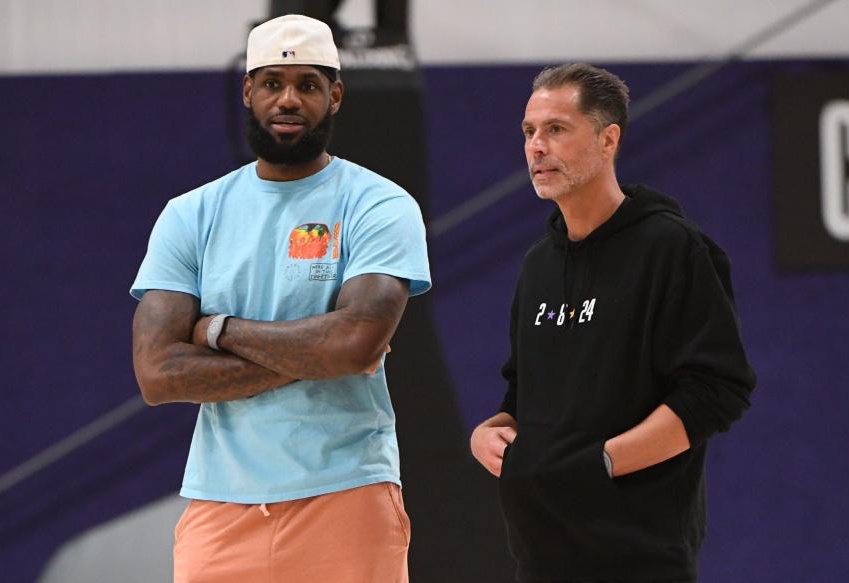 西甲：马竞2-1击败格拉纳达 保持争冠希望（西甲-马竞2-1力克格拉纳达 争冠希望仍在）