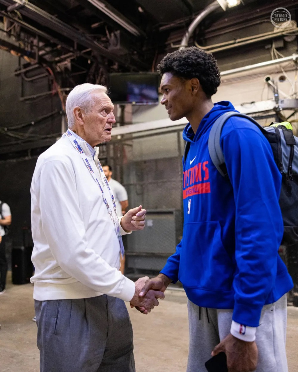 国脚关键头球助球队赢下比赛（国脚头球建功助球队取胜）