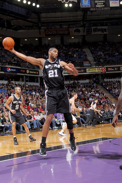 梁靖崑一脸沮丧令人心疼！10-6手握赛点被逆转 腰椎伤病困扰他9个月（梁靖崑10-6握赛点仍被逆转，落寞神情惹人心酸；腰椎伤势缠身已9个月）